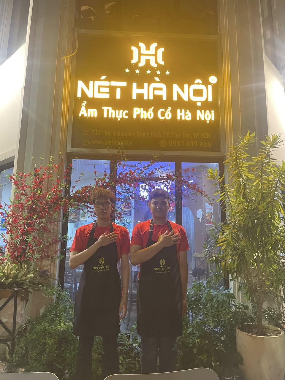 Phở Thìn - Nét Hà Nội phục vụ bún chả, phở bò, phở gà, bún thang, bánh tôm, bánh gối, cơm chiên, phở xào chuẩn vị Bắc. Mở cửa 6h30-21h30. Hotline: 090 769 988.
