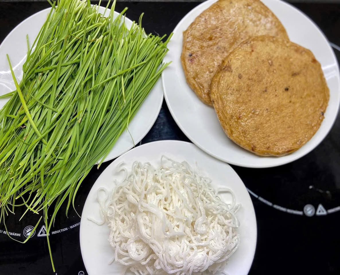 Bán chả cá biển Phú Yên chuẩn, không pha cá tạp, 135K/kg chiên & hấp. Bột bánh canh/phở dai tặng hẹ 40K/kg. Liên hệ 0375061802.