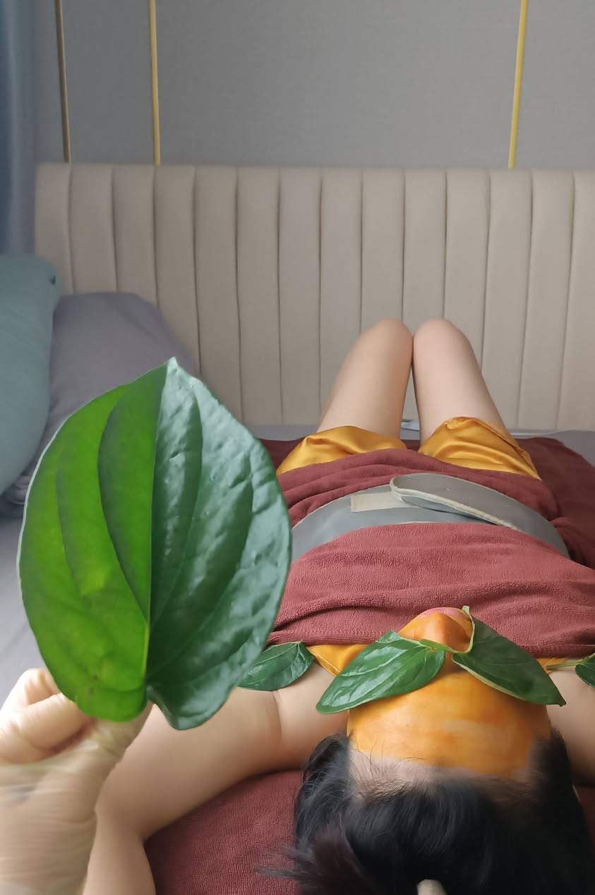 Dịch vụ chăm sóc sau sinh cho mẹ: xông phụ khoa, massage, siết eo, trị thâm, gội đầu tại nhà. Phục hồi sức khỏe, eo thon, dáng đẹp. Liên hệ Zalo 0975609384.