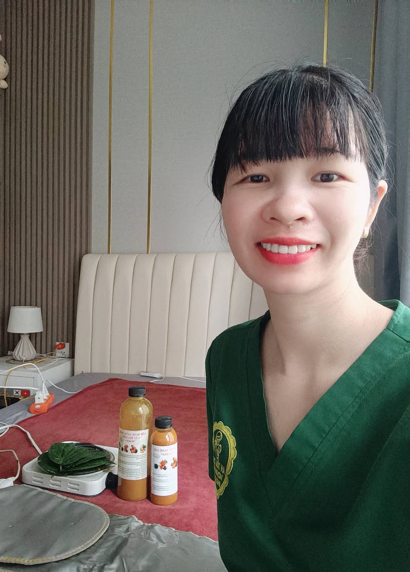 Dịch vụ chăm sóc sau sinh cho mẹ: xông phụ khoa, massage, siết eo, trị thâm, gội đầu tại nhà. Phục hồi sức khỏe, eo thon, dáng đẹp. Liên hệ Zalo 0975609384.