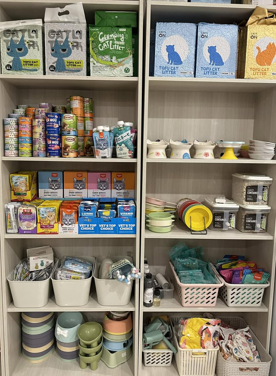 Soul Pet Shop cung cấp đa dạng sản phẩm cho thú cưng như hạt cát, phụ kiện, pate tươi, raw food, balo, chén bát sứ, tã lót, thịt sấy. Freeship Vinhomes Grand Park.