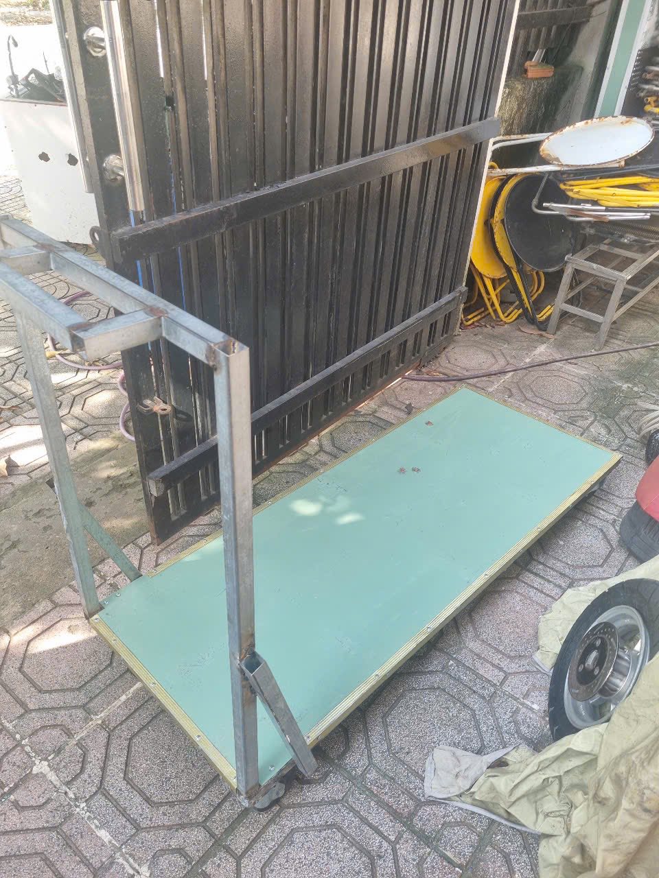 Dịch vụ cho thuê xe, thuê xe kéo, kích bình xe giá rẻ, giao tận nơi khu vực Vinhomes. Liên hệ: 0876391204.