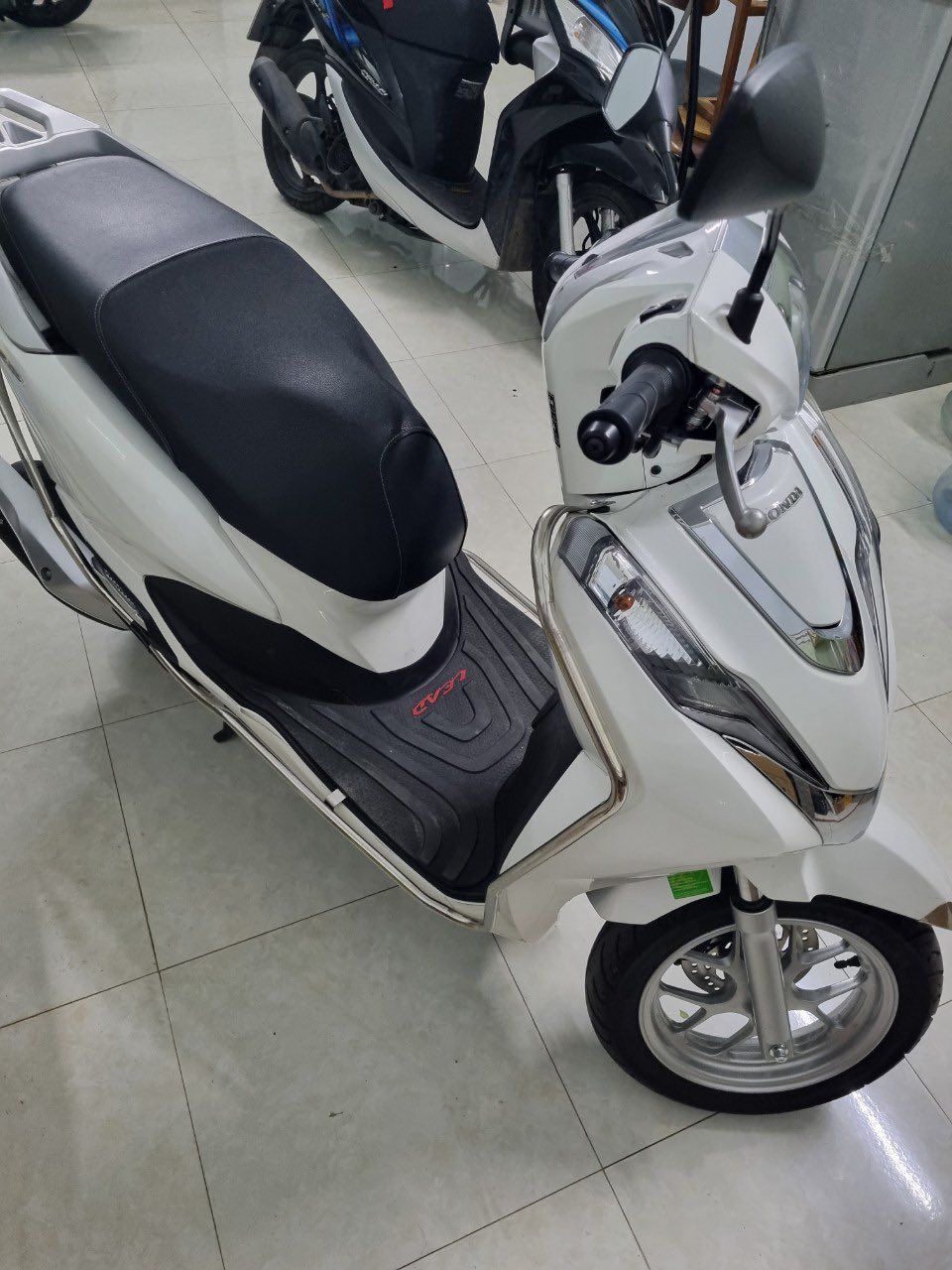 Dịch vụ cho thuê xe, thuê xe kéo, kích bình xe giá rẻ, giao tận nơi khu vực Vinhomes. Liên hệ: 0876391204.