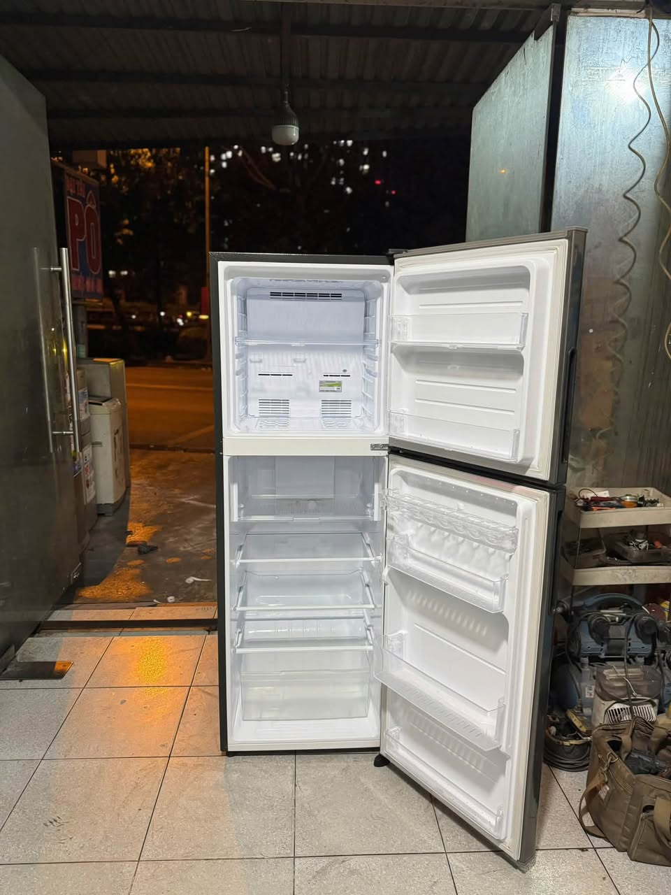 Thanh lý máy giặt Panasonic và tủ lạnh Sharp inverter, giá tốt, bao ship lắp đặt và bảo hành 3 tháng. Liên hệ 0372111564.