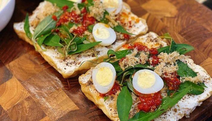 Đồ ăn vặt nội khu: trứng cút lộn muối ớt, sò lông mỡ hành, đậu hủ hấp. Miễn ship nội khu, giá từ 25K. Liên hệ Zalo: 0793404880.