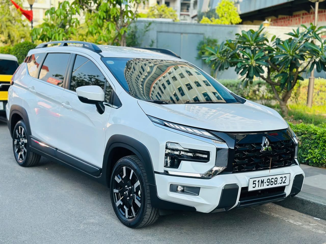 Cho thuê xe tự lái các dòng Xpander Cross, Caren, Innova, Fortuner, giao xe tận nhà tại Quận 2. Liên hệ: 0345670204.