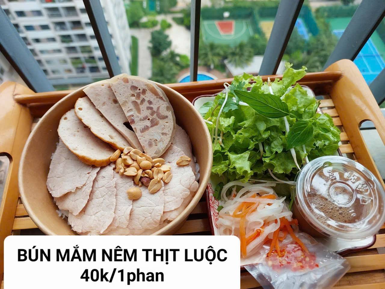 Nem nướng cư dân s702A Vinhomes, phở ri ship, đặt món nhanh qua Zalo, giao món cả ngày đến khi hết, rau sạch để riêng, món đầy đặn như hình.