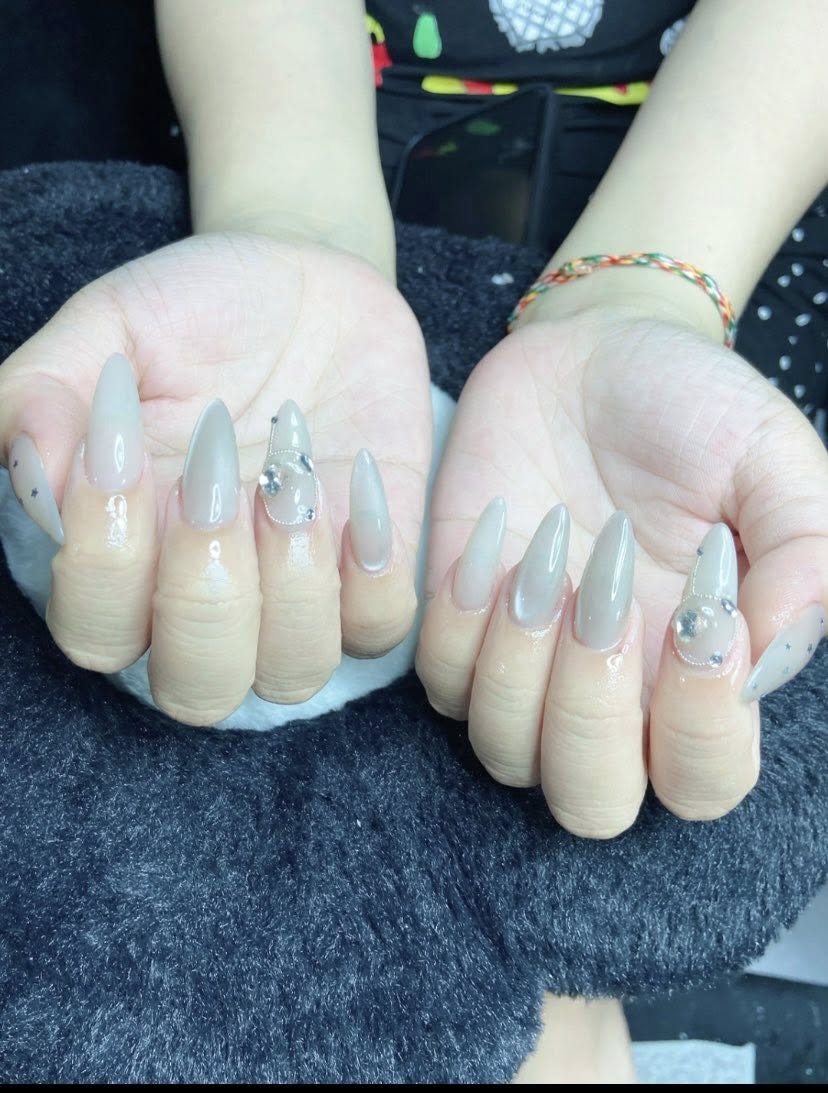 Dịch vụ làm nail 1:1 giá học sinh, sinh viên tại 983 Nguyễn Xiễn, Long Bình, Thủ Đức. Nhận thiết kế nail đẹp, liên hệ Zalo 0337909064.